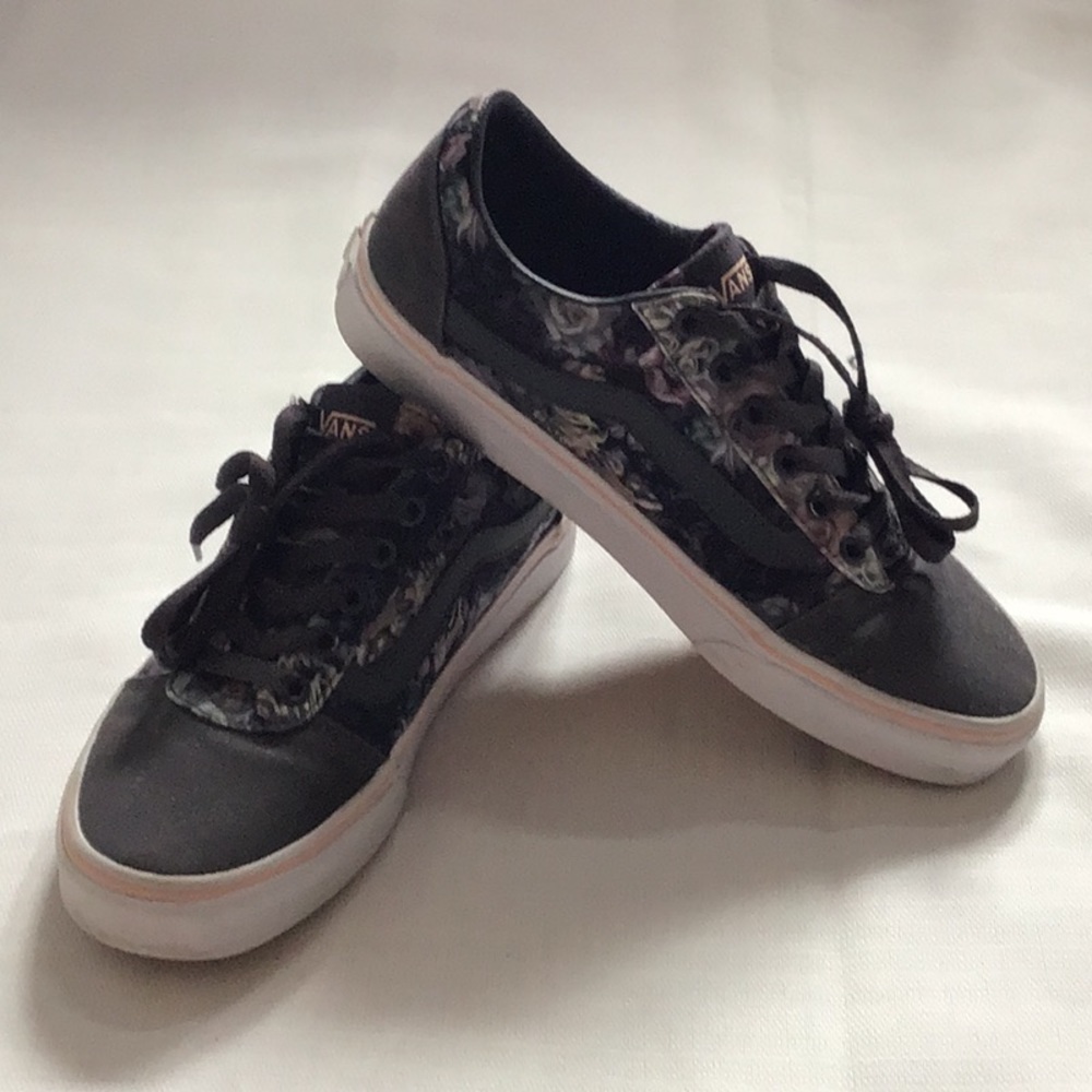 Floral low top Vans sneakers Sz(7)